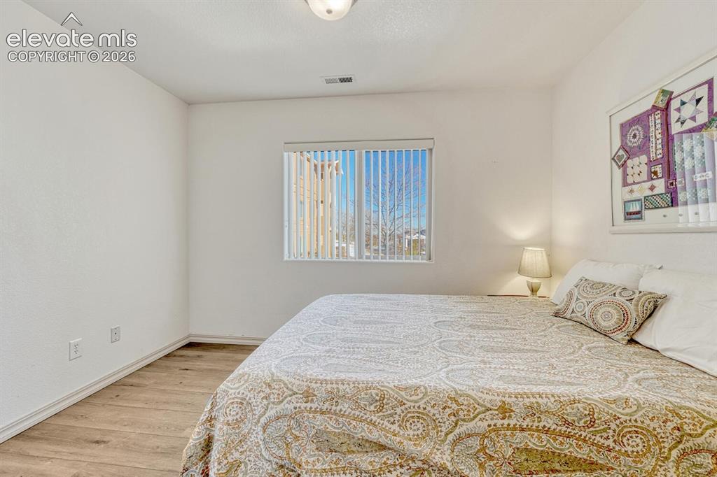 Image 17 of 41: Bedroom