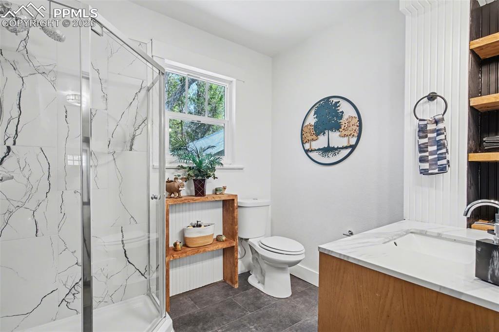 Image 21 of 43: Bathroom