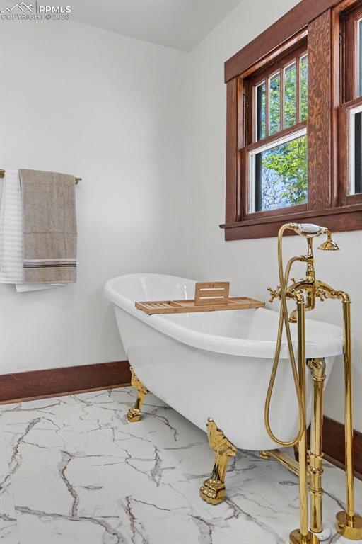 Image 28 of 43: Bathroom