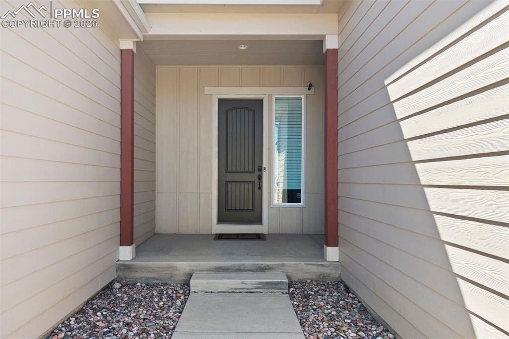 Image 15 of 50: Entry