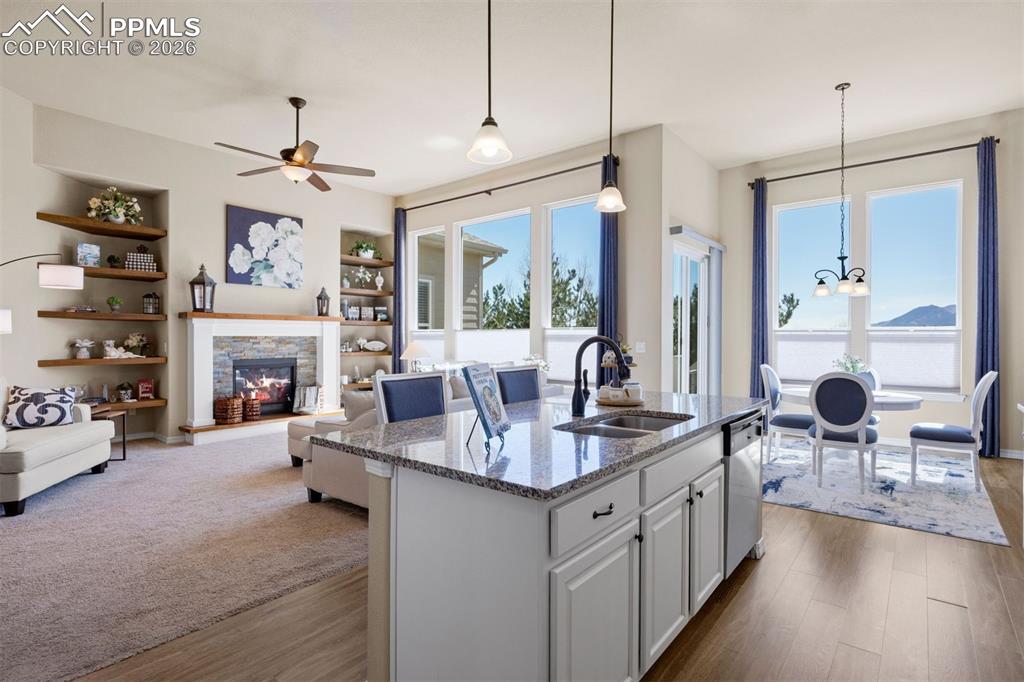 Image 19 of 50: Kitchen