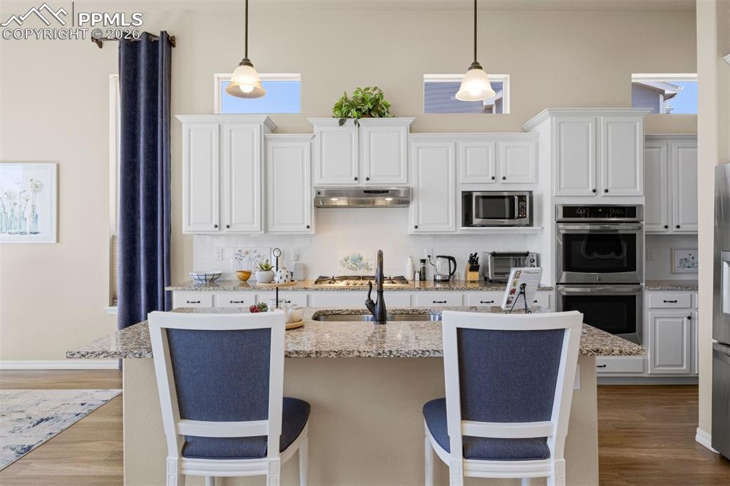 Image 22 of 50: Kitchen