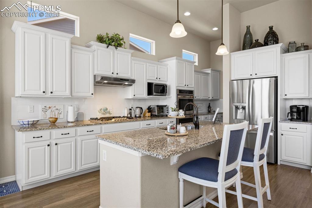 Image 23 of 50: Kitchen