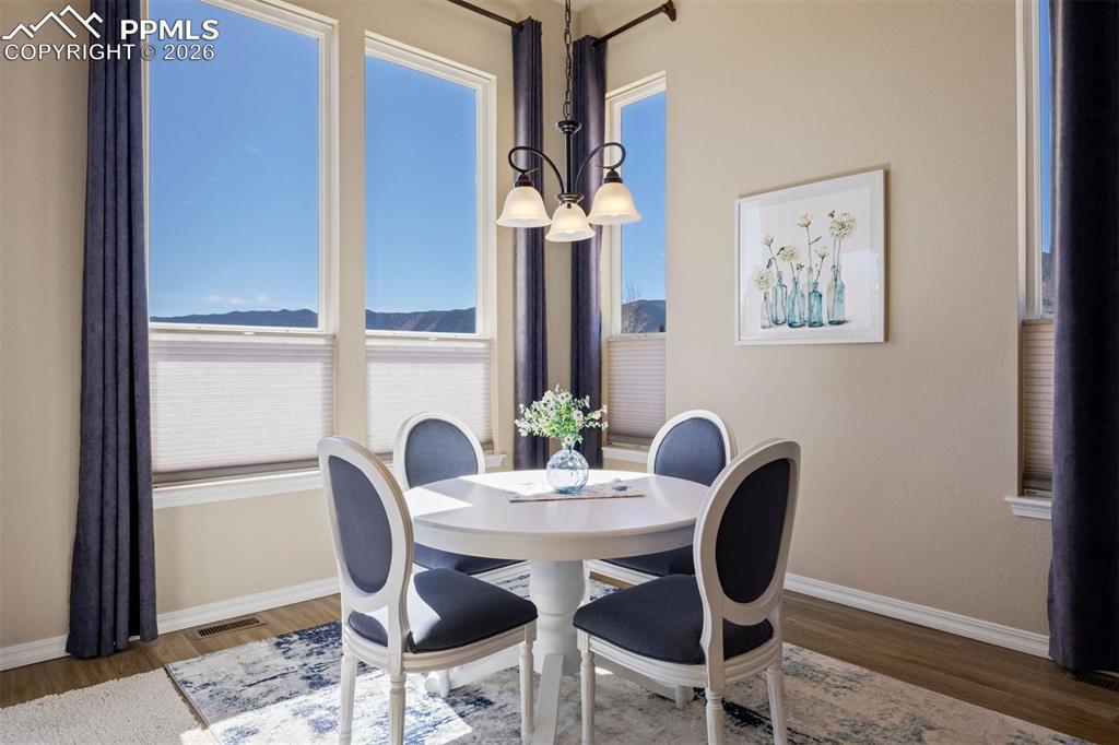 Image 24 of 50: Dining Area