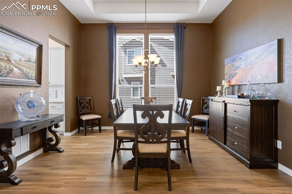 Image 26 of 50: Dining Area