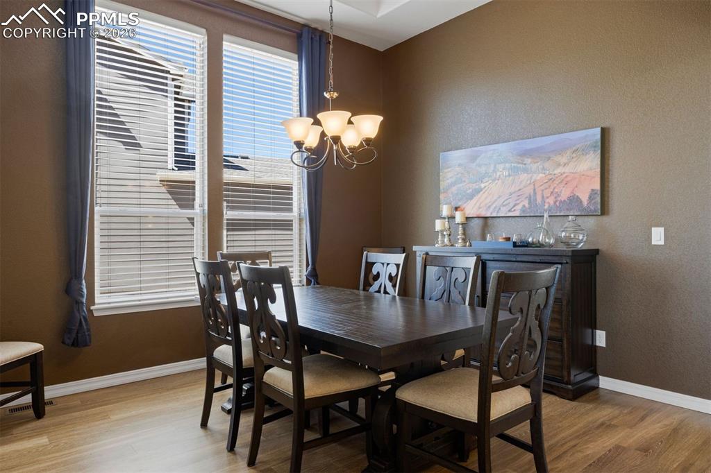 Image 27 of 50: Dining Area