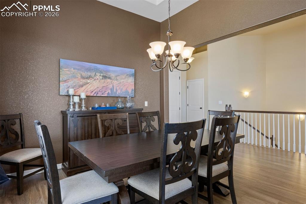 Image 28 of 50: Dining Area