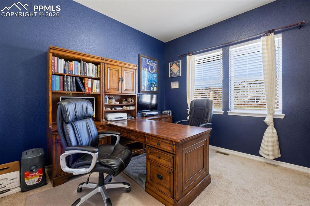 Image 31 of 50: Office