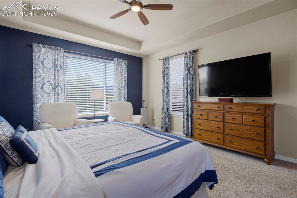 Image 32 of 50: Bedroom