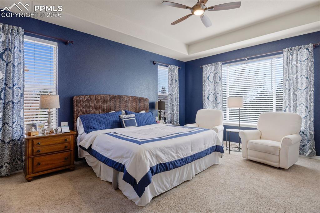 Image 33 of 50: Bedroom