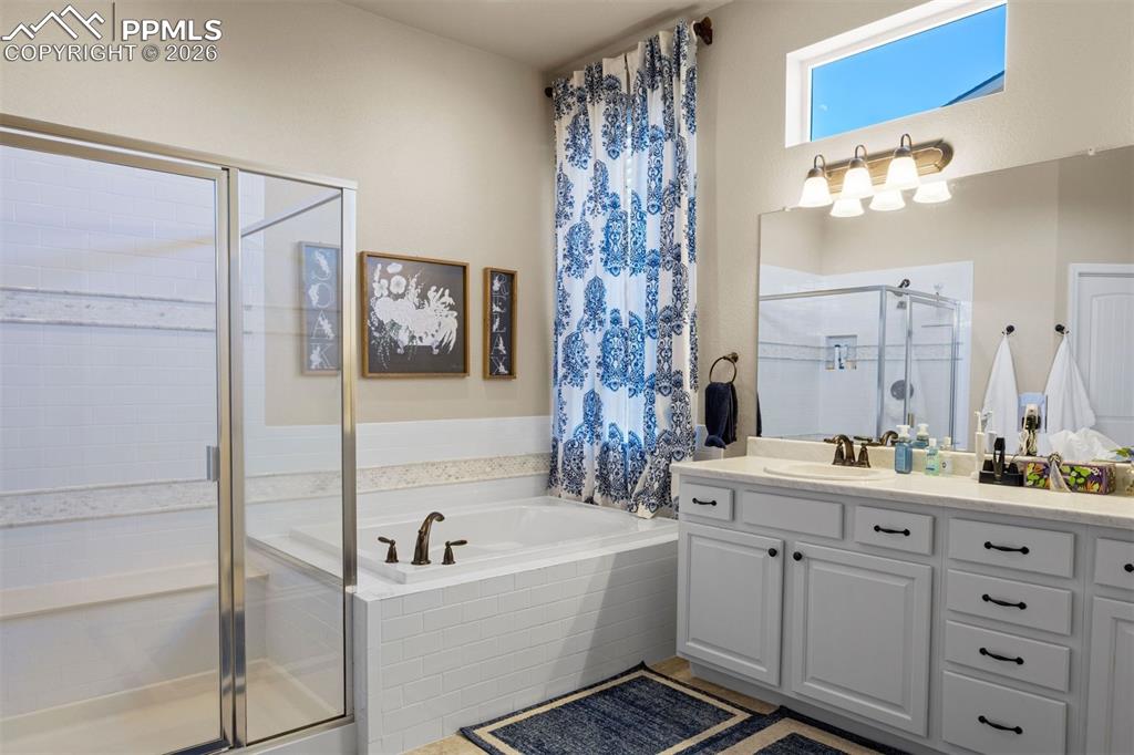 Image 36 of 50: Bathroom