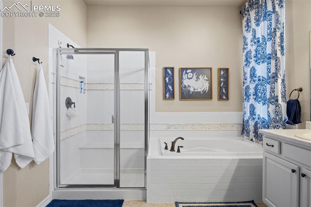 Image 37 of 50: Bathroom