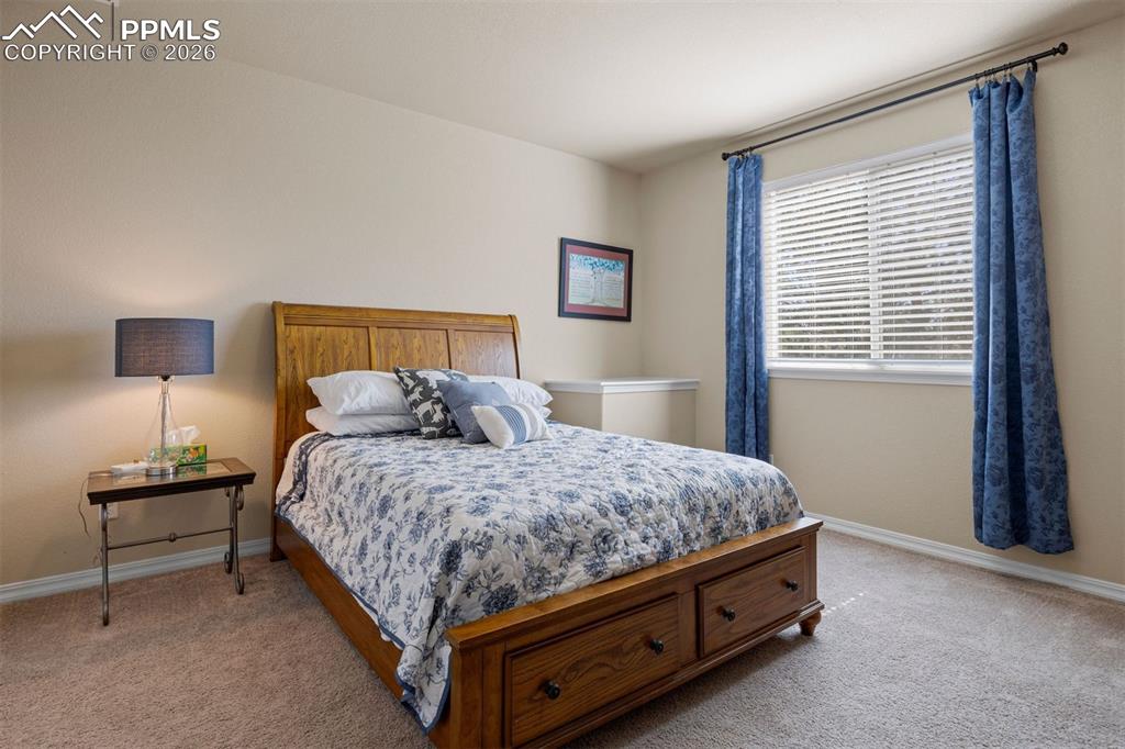 Image 39 of 50: Bedroom