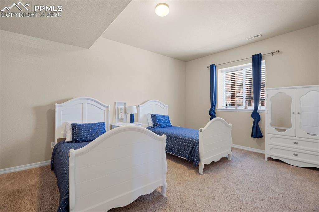 Image 40 of 50: Bedroom