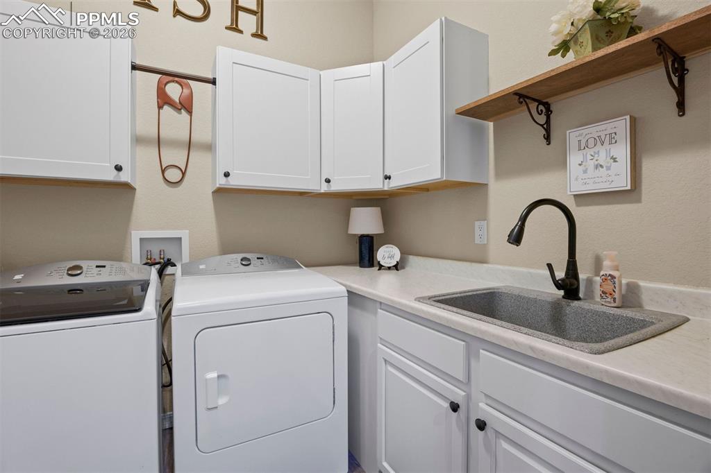 Image 41 of 50: Laundry