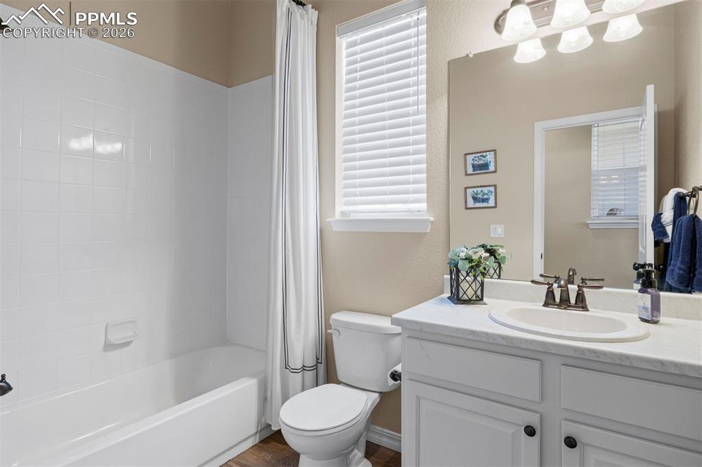 Image 45 of 50: Bathroom