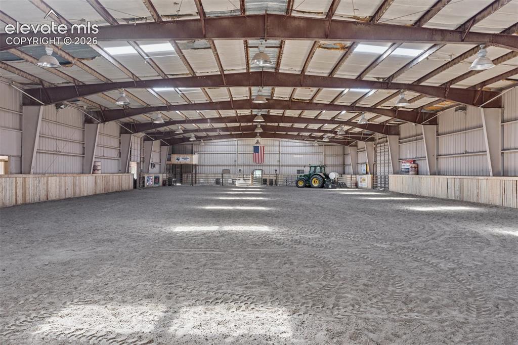 Image 15 of 50: Indoor Riding Arena – Additional View