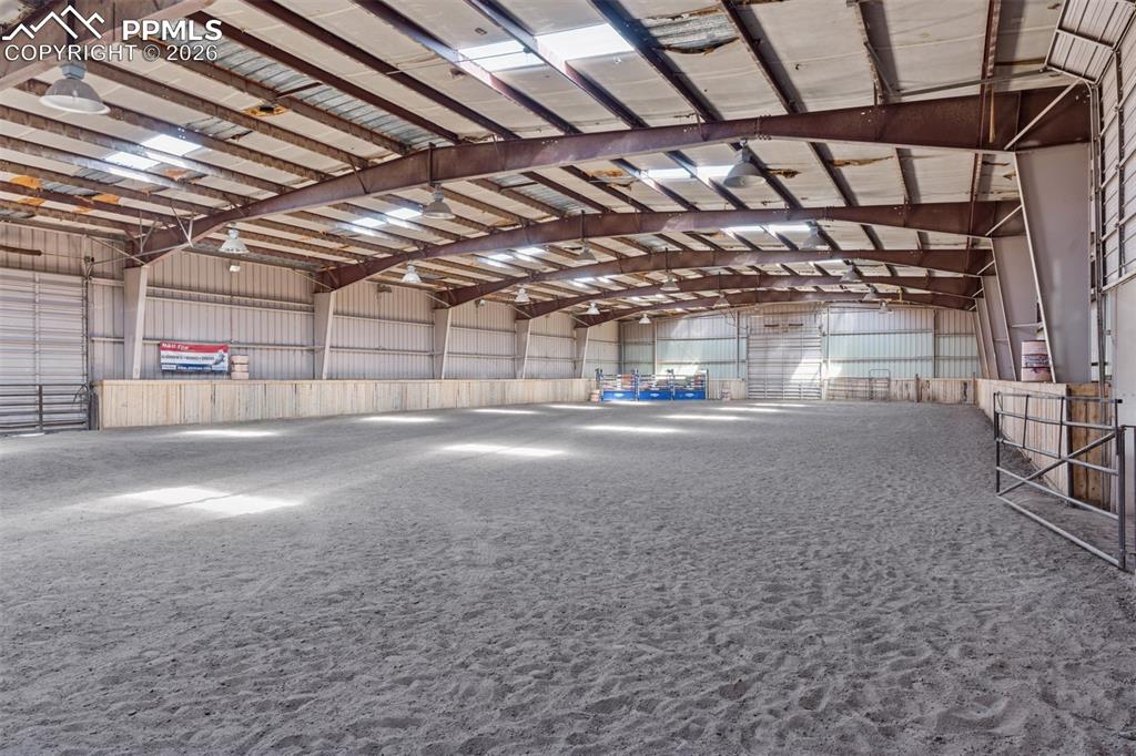 Image 32 of 50: Indoor Riding Arena