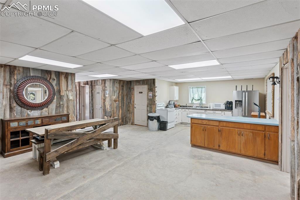 Image 35 of 50: Attached Office/Apartment Space to Arena