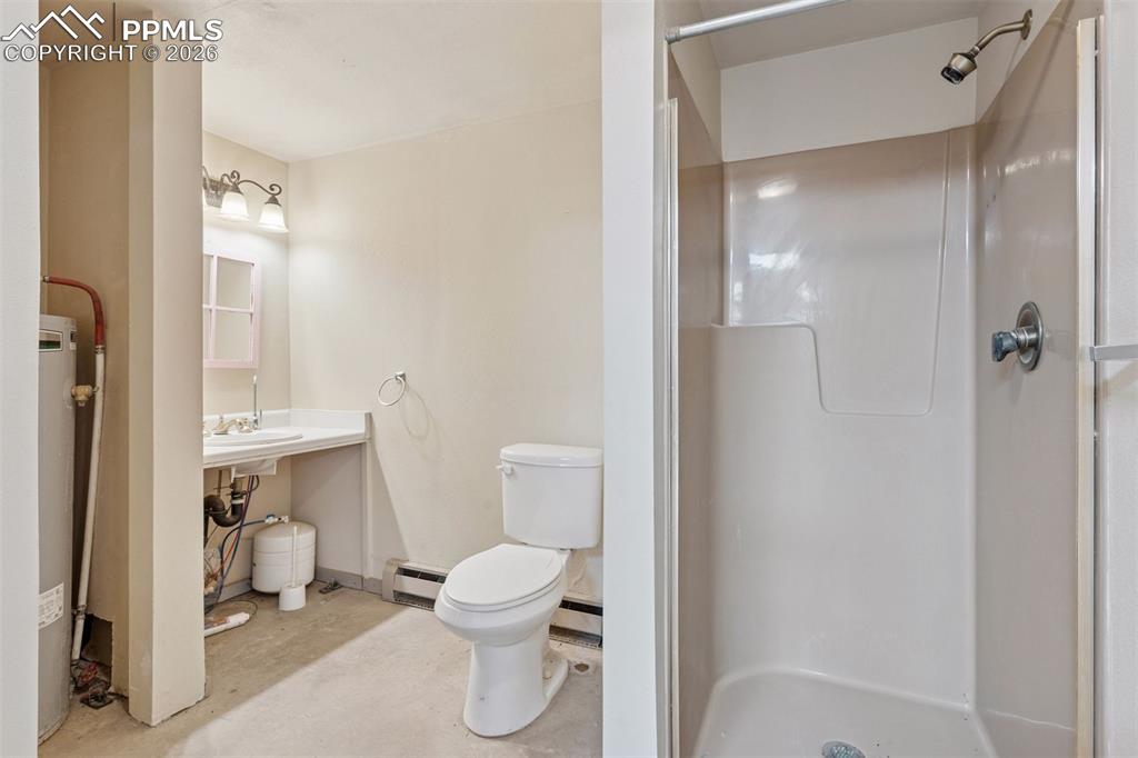 Image 39 of 50: 1 of 2 bathrooms in arena