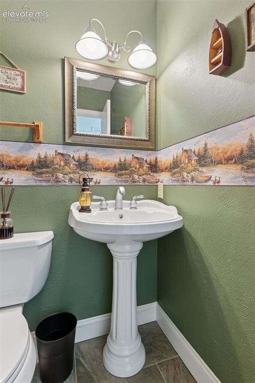 Image 43 of 50: Powder Room