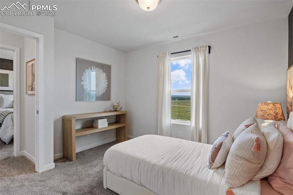 Image 14 of 31: Bedroom