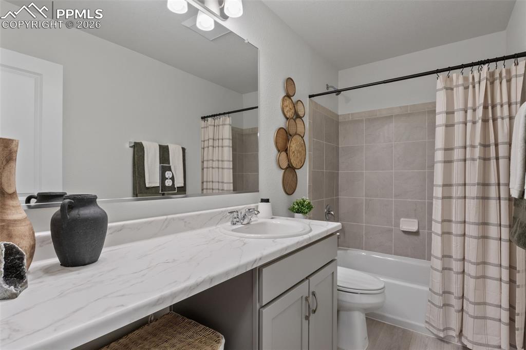 Image 16 of 31: Bathroom