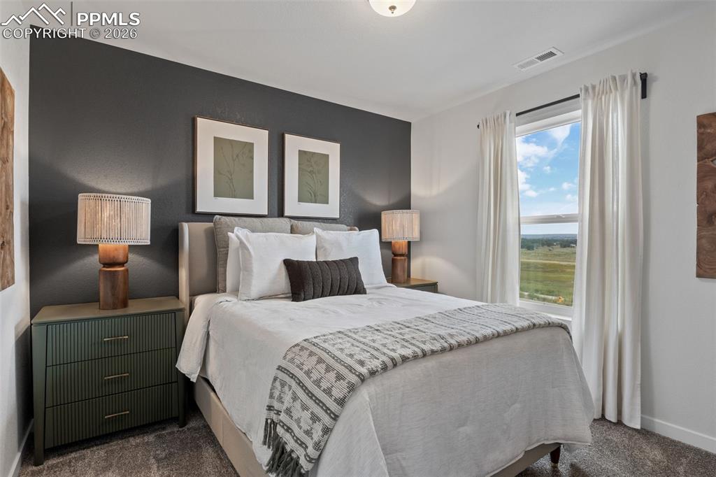 Image 18 of 31: Bedroom