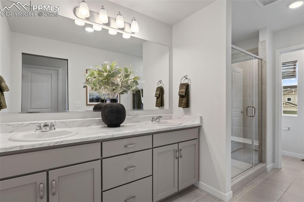 Image 21 of 31: Bathroom