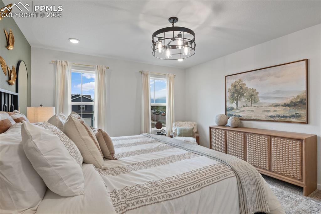 Image 25 of 31: Bedroom