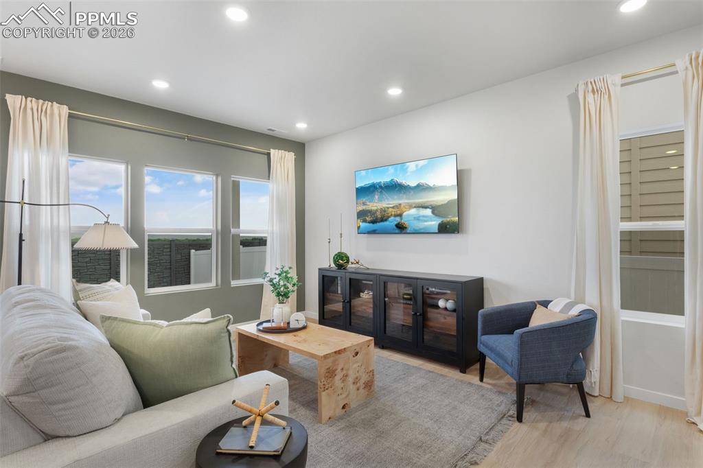 Image 5 of 31: Living Room