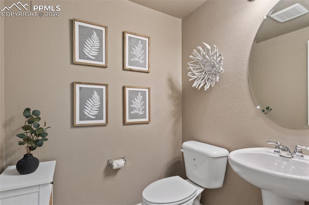 Image 7 of 31: Bathroom