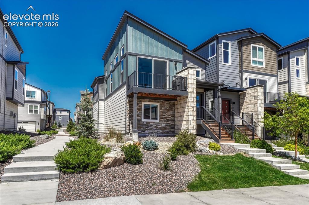 Image 2 of 28: ...with 2 bedrooms, 2 bathrooms and oversized 2-car garage. 