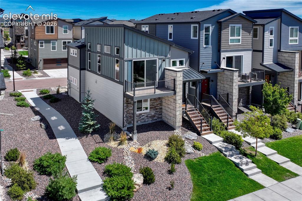 Image 2 of 30: ...with 2 bedrooms, 2 bathrooms and oversized 2-car garage.