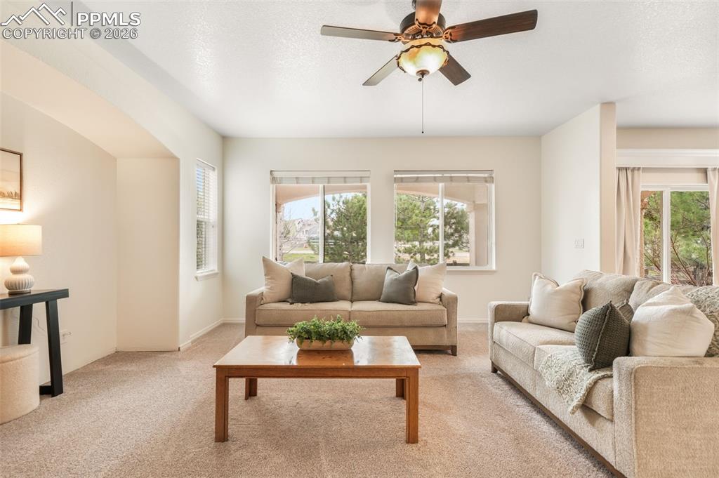 Image 13 of 50: Kitchen