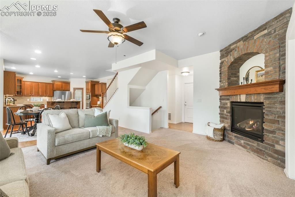 Image 15 of 50: Breakfast Area