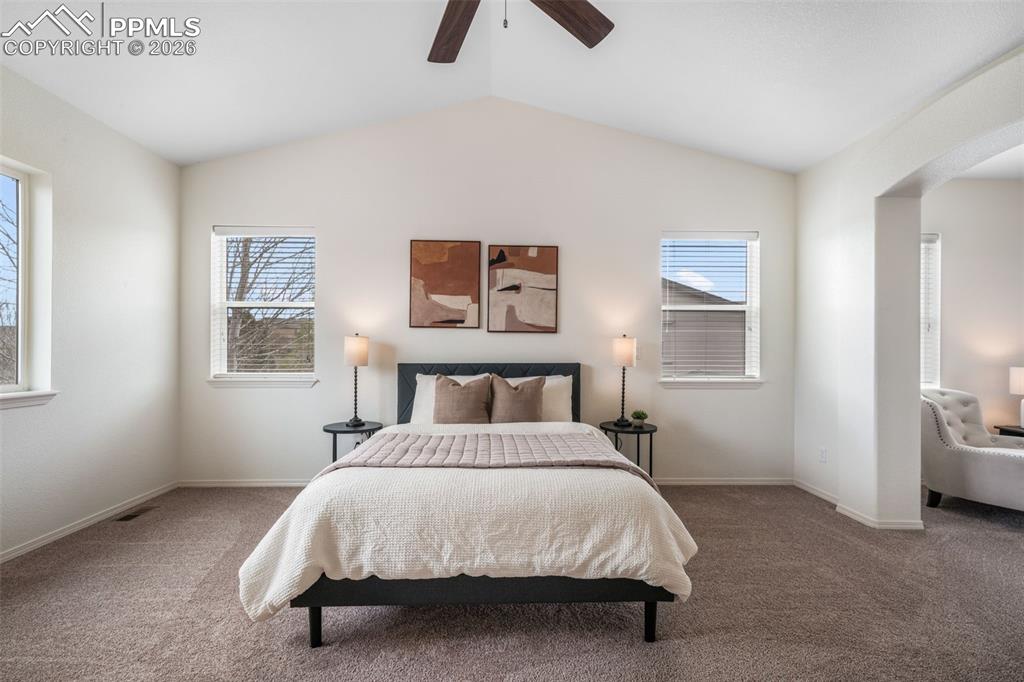 Image 19 of 50: Living Room