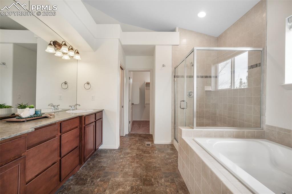 Image 25 of 50: Sitting Room