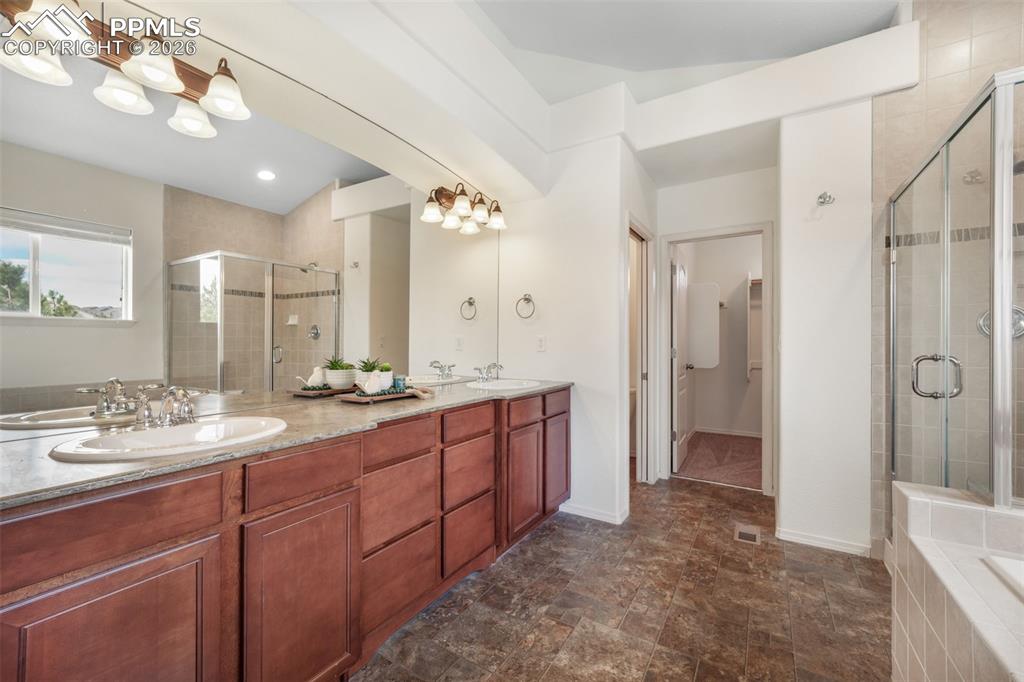 Image 26 of 50: Sitting Room