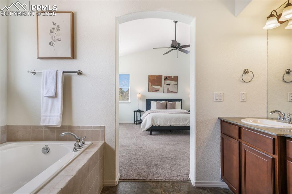 Image 27 of 50: Balcony