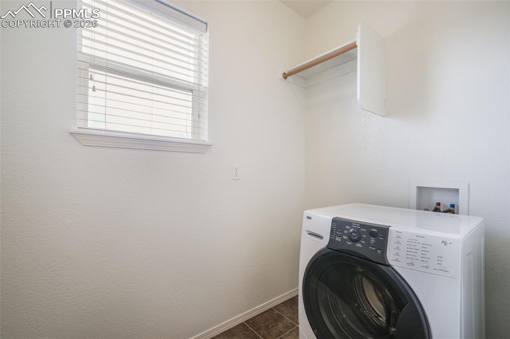 Image 36 of 50: Bedroom