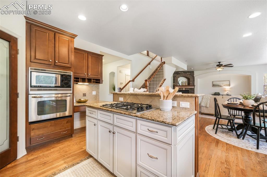 Image 8 of 50: Dining Room