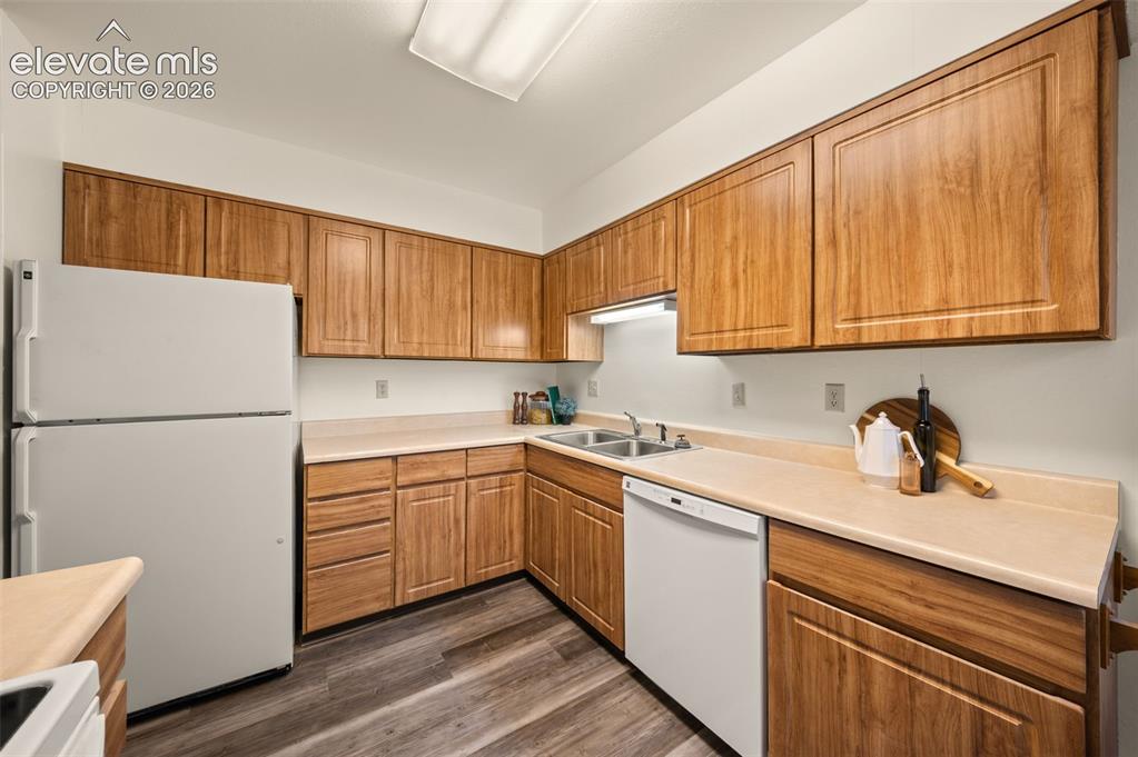 Image 11 of 31: Kitchen