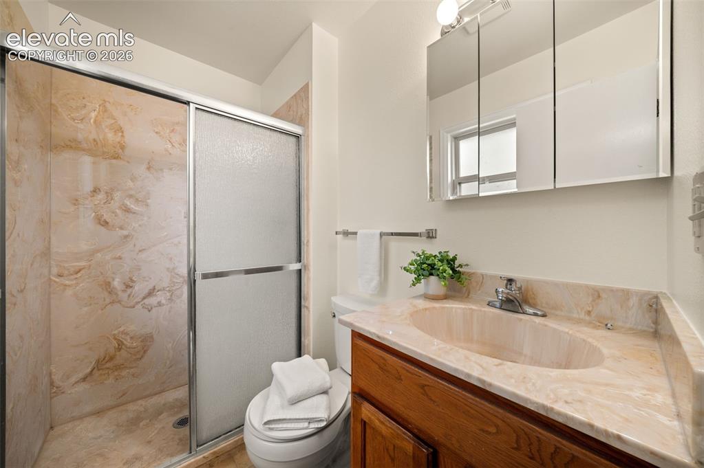 Image 15 of 31: Bathroom