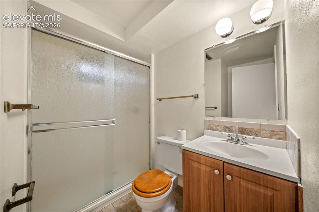 Image 22 of 31: Bathroom