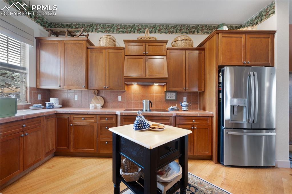Image 11 of 41: Kitchen