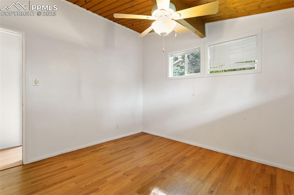 Image 14 of 23: Bedroom