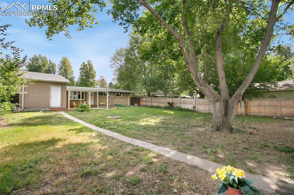 Image 17 of 23: Yard