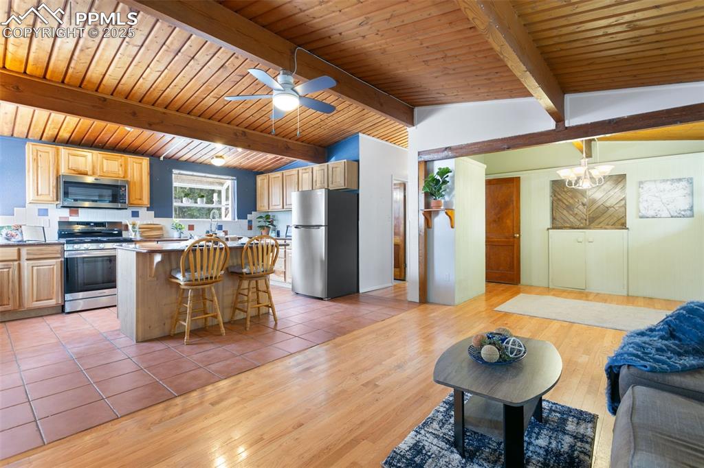 Image 6 of 23: Living Room