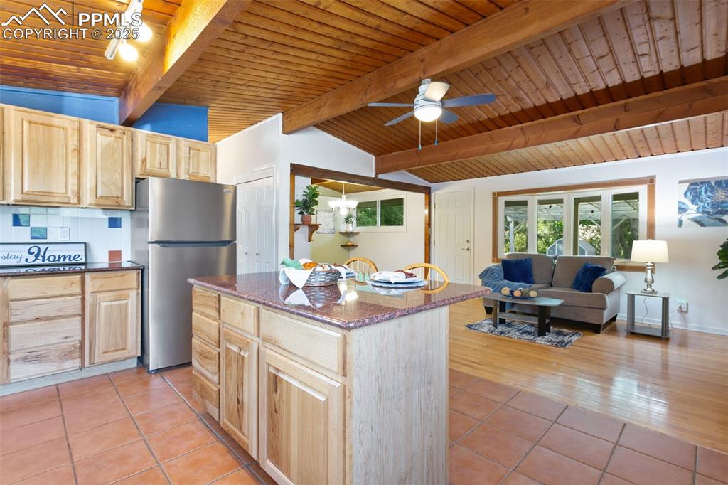 Image 9 of 23: Kitchen